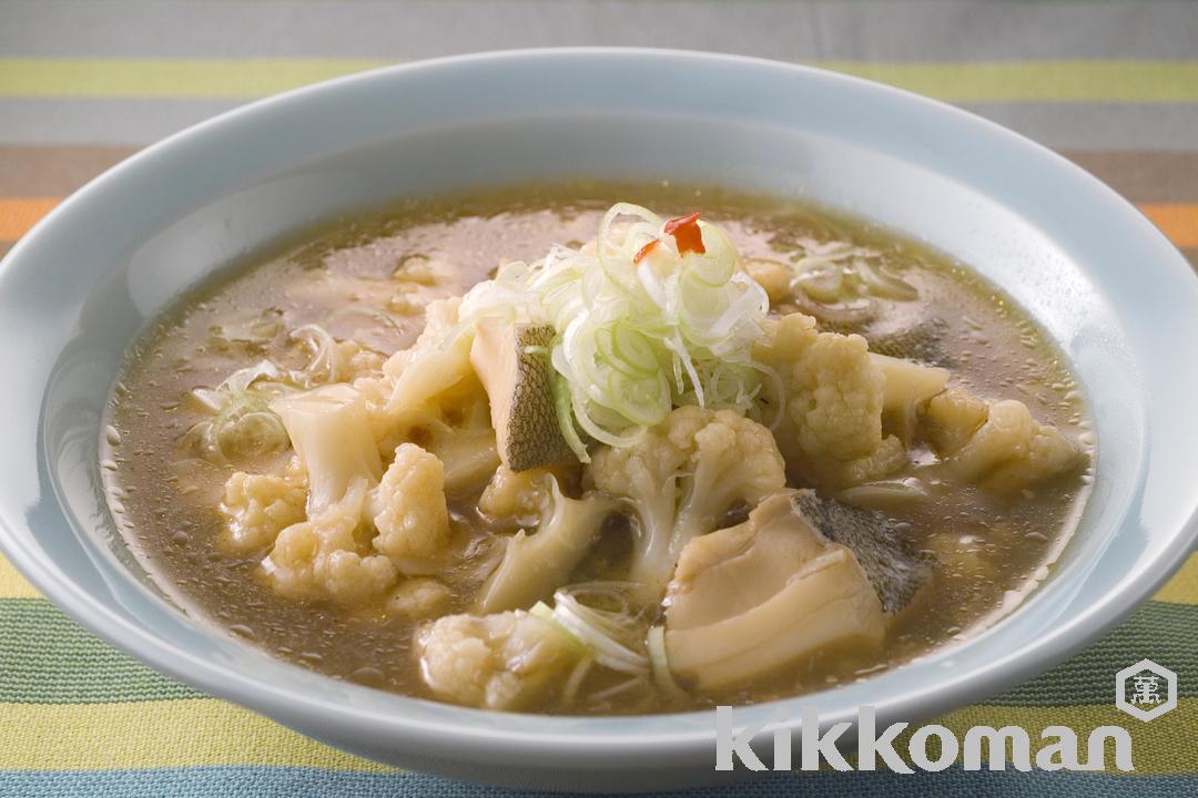 写真：カリフラワーとたらの中華風スープ煮