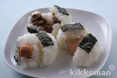 写真:まん丸おにぎり3種(たらこ、鮭、牛しぐれ煮)