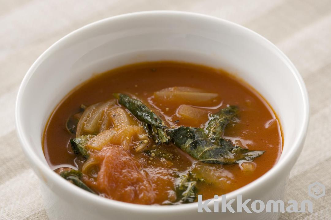 写真：モロヘイヤ入りトマトスープ