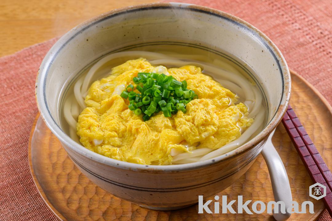 ふわふわたまごうどん 卵とじ 白だしで味付け簡単 のレシピ つくり方 キッコーマン ホームクッキング