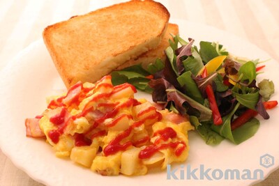 写真:ポテトベーコンのオープンオムレツ