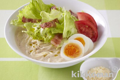 写真:シーザーサラダ風豆乳そうめん