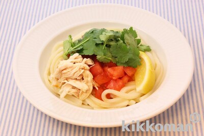 写真:パクチーと鶏ささみの冷やしうどん