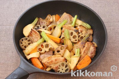 写真:豚と根菜のぎゅぎゅっと焼き(フライパン使用)