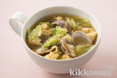 写真:あさりとキャベツのかき玉汁