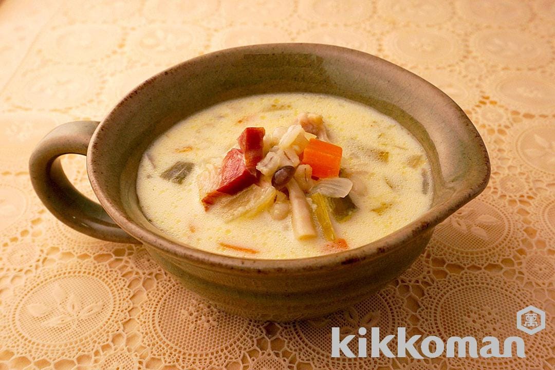 写真：大麦と野菜の豆乳スープ
