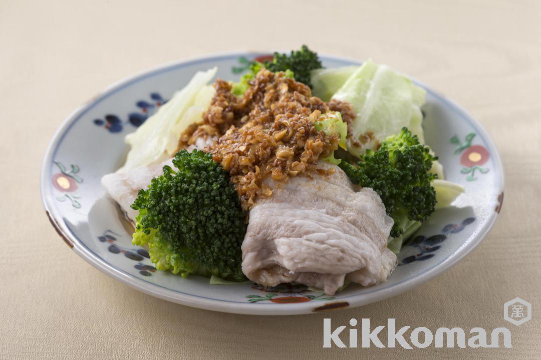写真：ゆで野菜と豚肉のサラダ