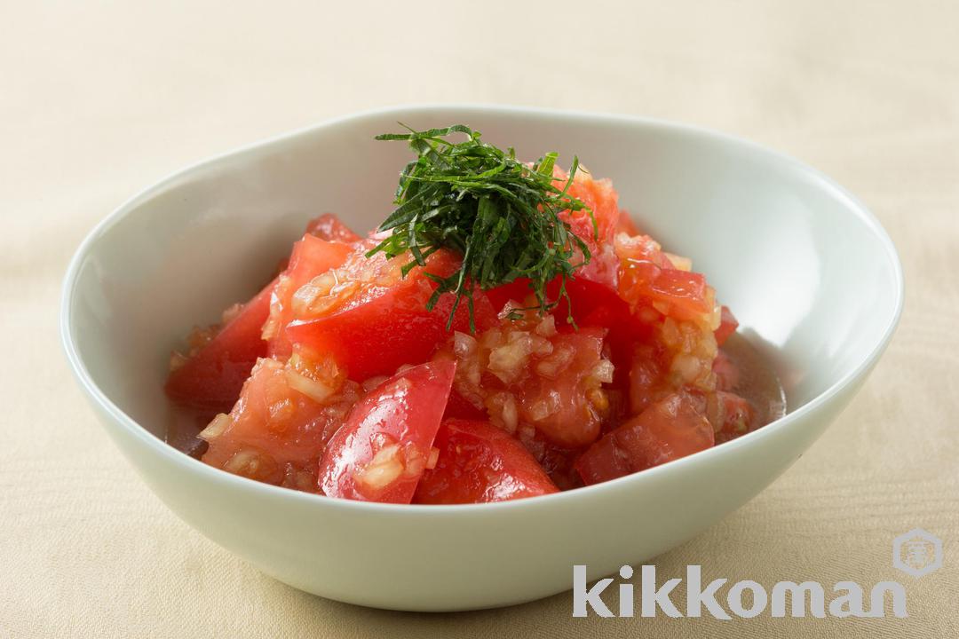 写真：トマトと玉ねぎのサラダ【人気の和風味】