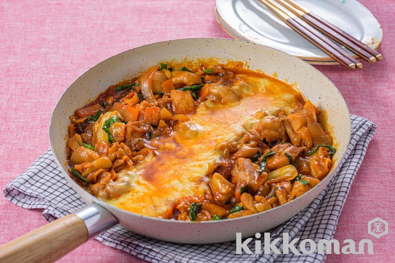 焼肉のたれで簡単!子どもも喜ぶチーズタッカルビ【鶏もも肉を煮絡めてやわらかく】