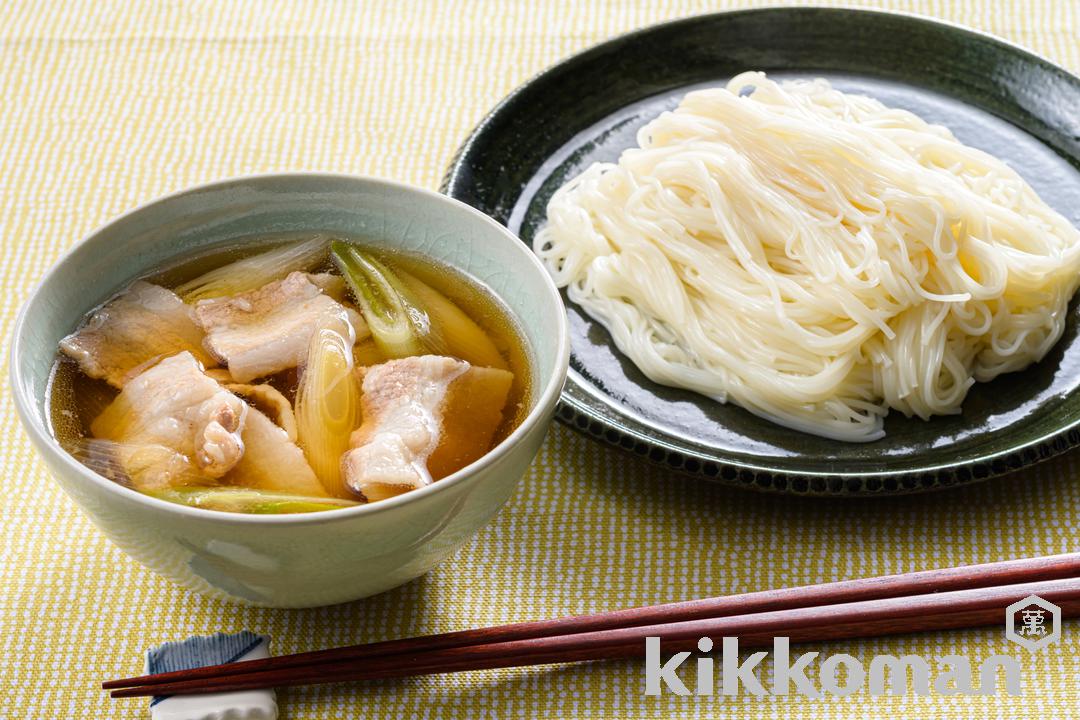 温かいつけ汁がほっとする 肉だしつけそうめん