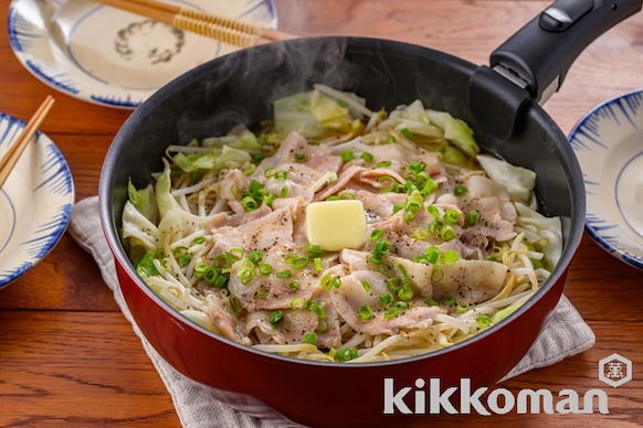 にんにく風味で人気の味付け 豚バラキャベツのだしバタおかず鍋のレシピ つくり方 キッコーマン ホームクッキング