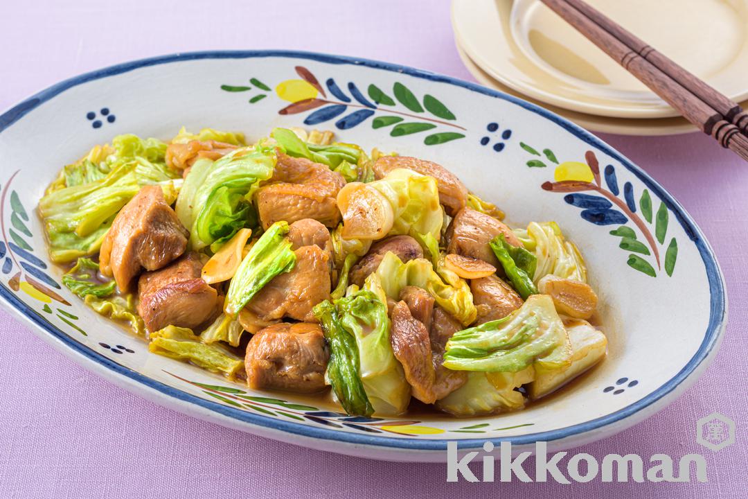 キャベツと鶏肉のガリバタ炒め【鶏もも肉の人気おかず】