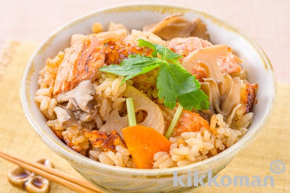 秋の香り 鮭ときのこの炊き込みご飯のレシピ つくり方 キッコーマン ホームクッキング