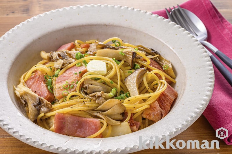 きのことベーコンのバターしょうゆスパゲッティ【まいたけとエリンギで人気の和風パスタ】