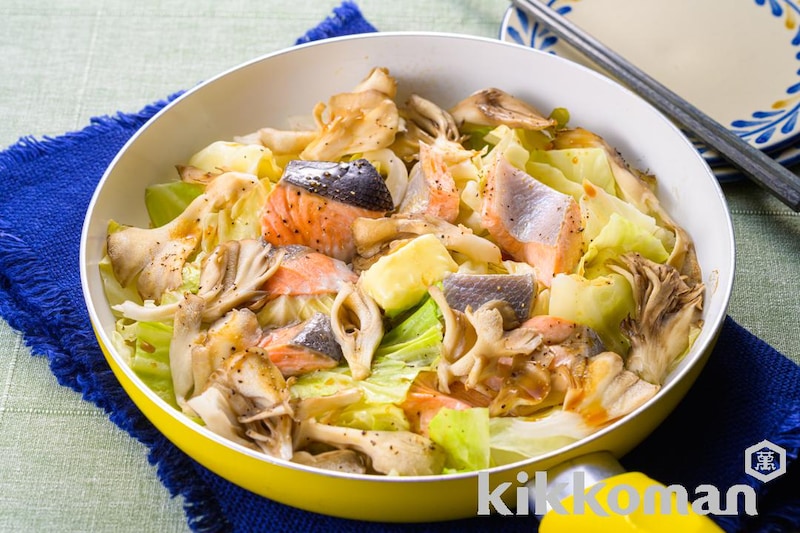 フライパンで簡単!鮭とキャベツの旨だし蒸し【だししょうゆで人気味】
