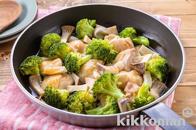 写真:フライパンで簡単!鶏とブロッコリーの旨だし蒸し