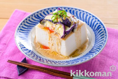 写真:なすと濃厚ごまだれの冷ややっこ