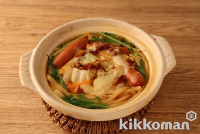写真:チーズとろけるキムチうどん鍋 (具鍋 豚キムチ鍋つゆアレンジ)