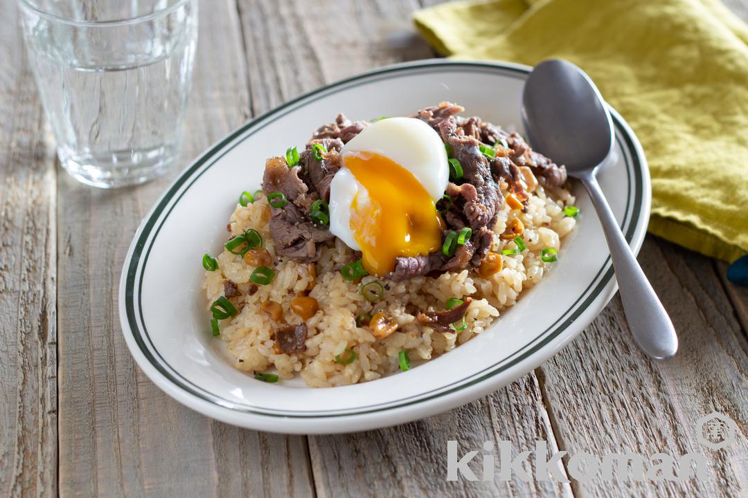 キッコーマン うちのごはん 牛ガーリック飯 | キッコーマン | 商品情報