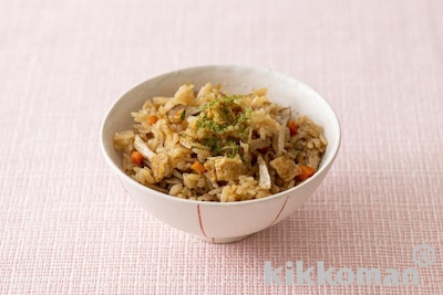 写真:しょうゆだけで!油揚げとごぼうの炊き込みご飯