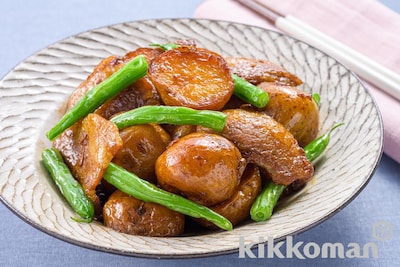 写真:じゃがいもと豚バラの揚げ煮