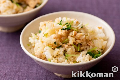 写真:鶏ひき肉と豆苗の生しょうゆ混ぜご飯
