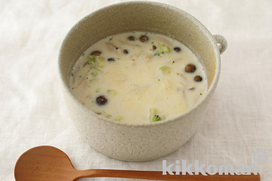 写真：野菜ときのこの豆乳スープ