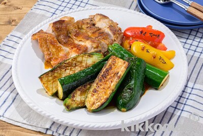 写真:焦がし生しょうゆ香る!夏野菜とチキンのジュワッと焼き