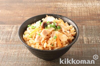 写真:豚キムチ炊き込みごはん(具鍋アレンジ)
