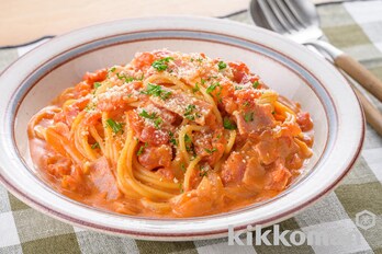 フライパン１つで ベーコンのトマトクリームパスタのレシピ つくり方 キッコーマン ホームクッキング