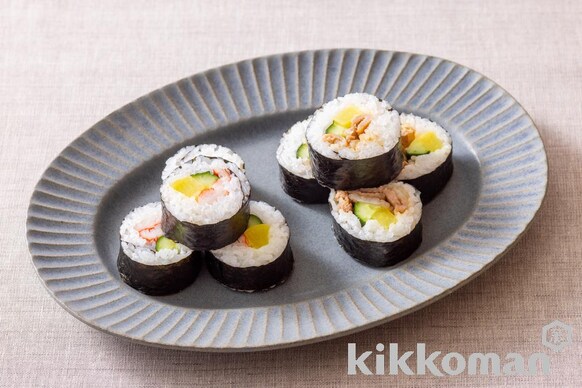 巻きす不要 豚肉のしぐれ煮 かにかまたくあん2種の巻きずしのレシピ つくり方 キッコーマン ホームクッキング 巻きす不要 豚肉のしぐれ煮 かにかまたくあん2種の巻きずしのレシピ つくり方 キッコーマン ホームクッキング