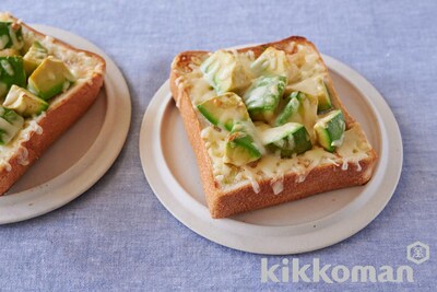 写真:アボカドしょうゆトースト