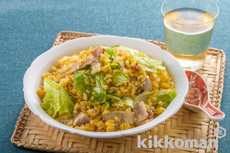 本つゆとごま油でがっつり!豚バラレタスチャーハン