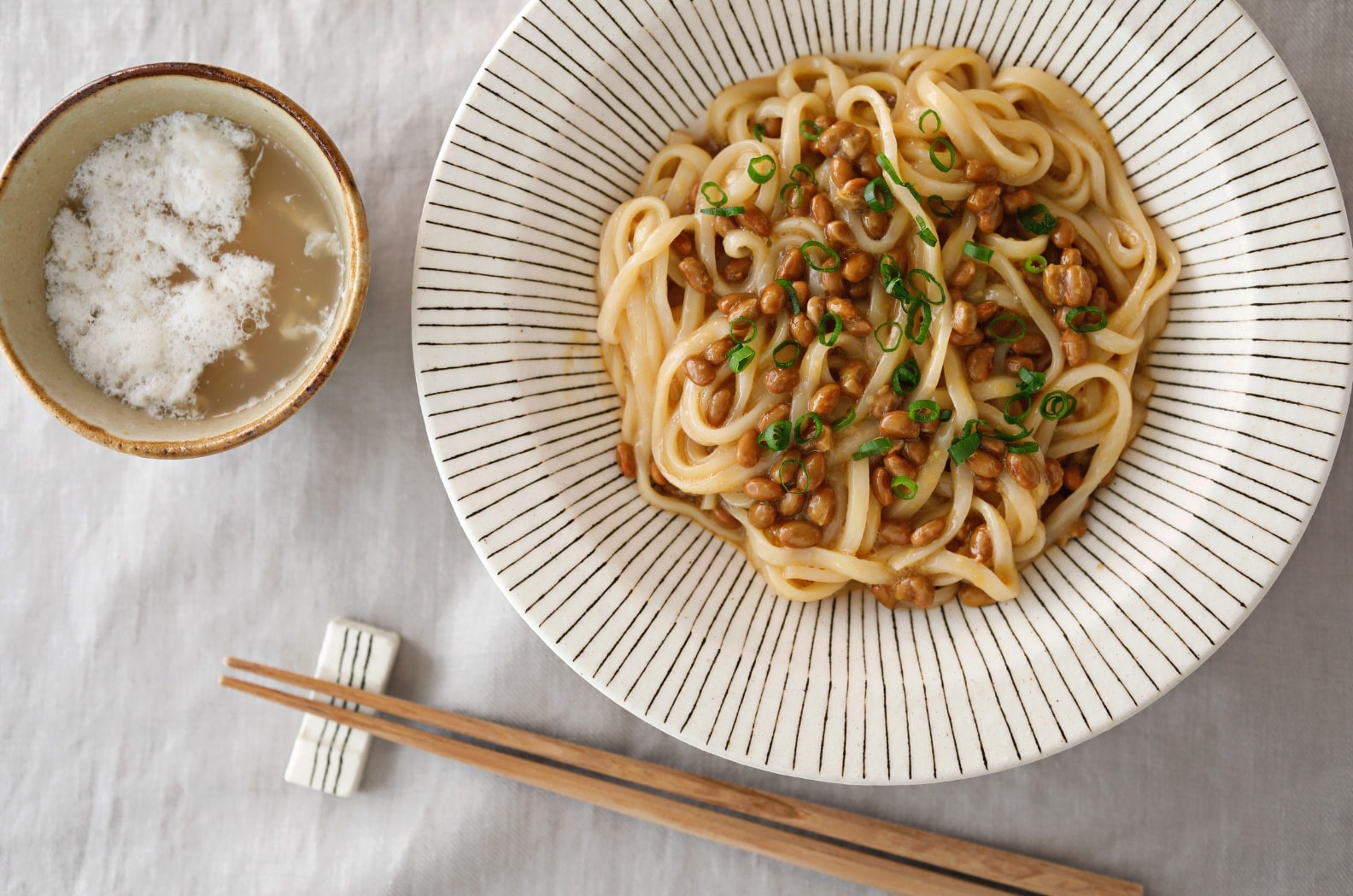 写真：洋風納豆混ぜうどん