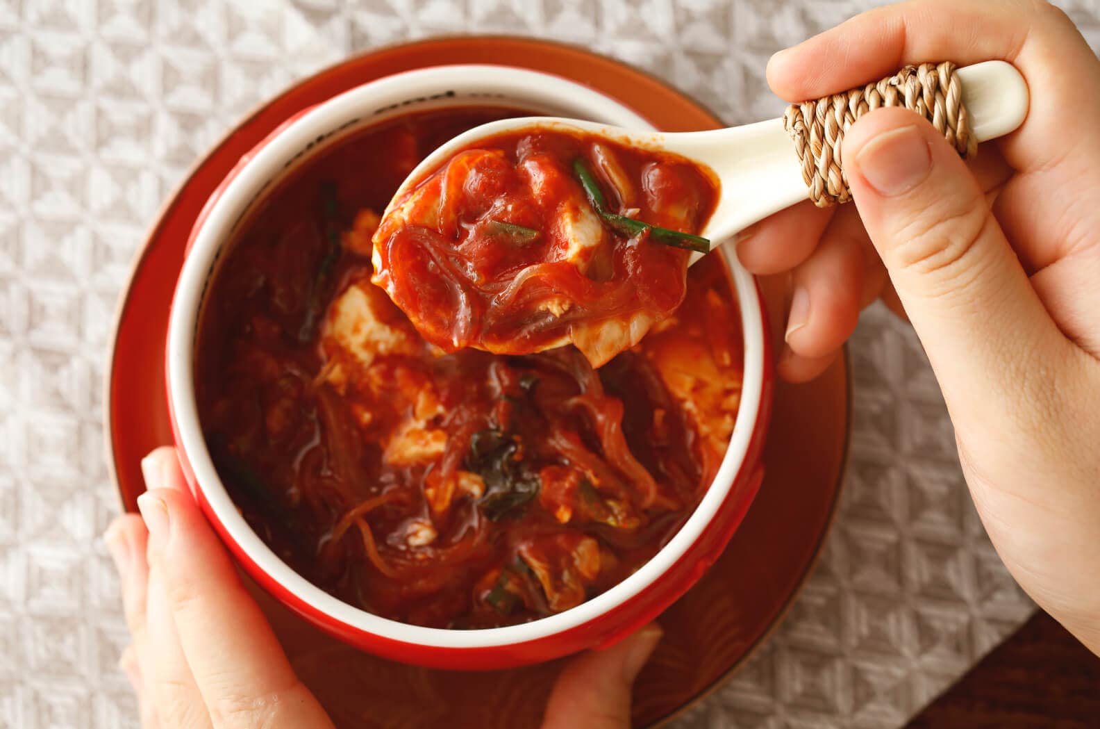写真：トマトとキムチの韓国風スープ