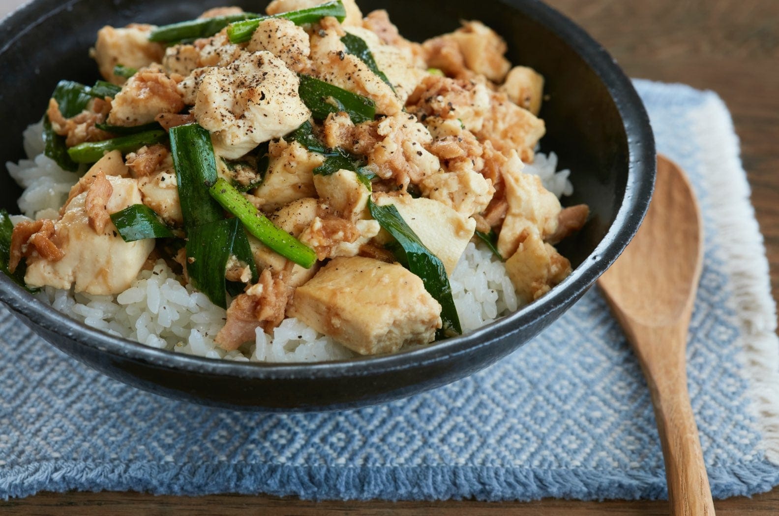 写真：甘辛ツナ豆腐丼