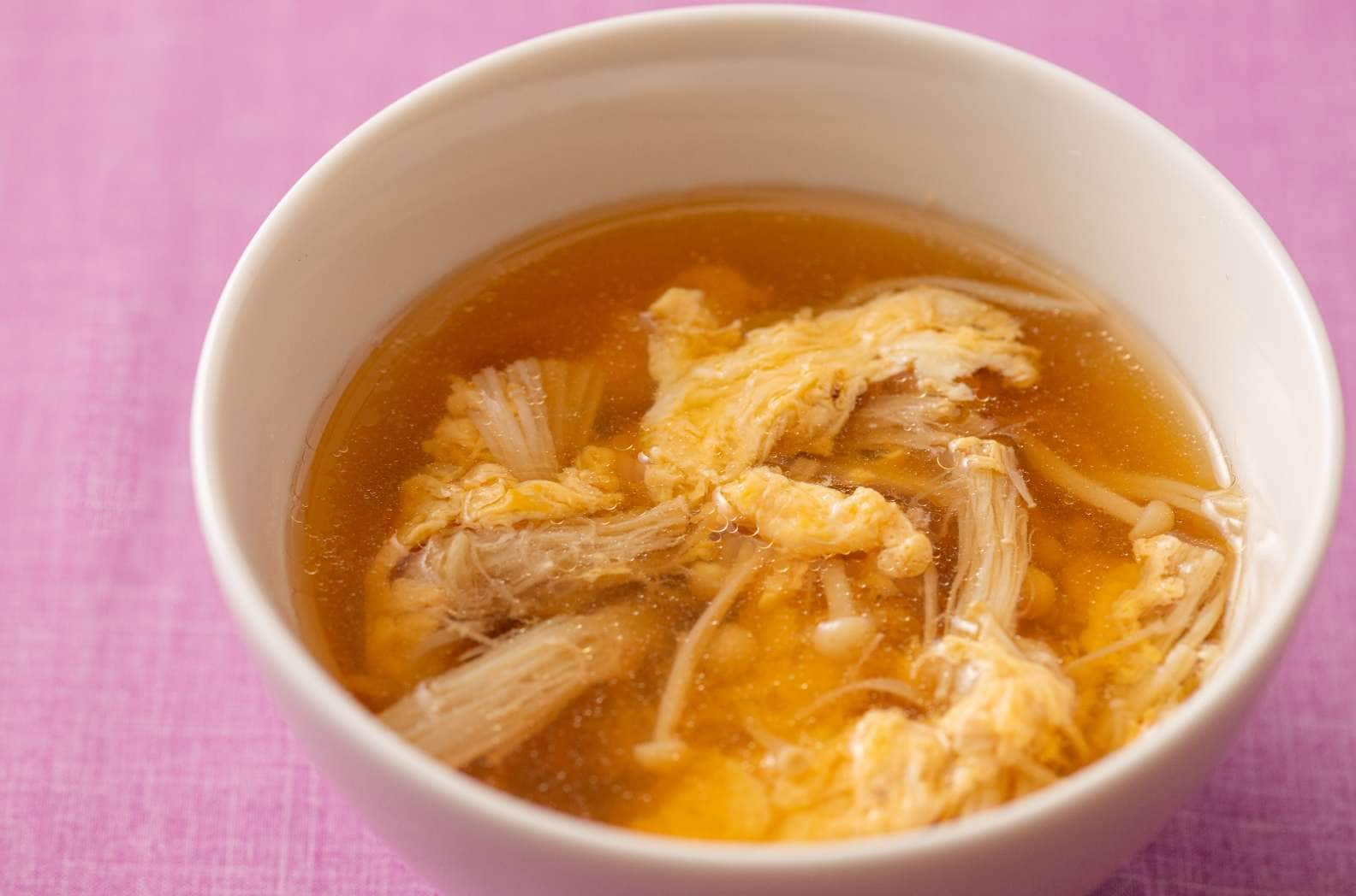 写真：卵とえのきの中華風スープ