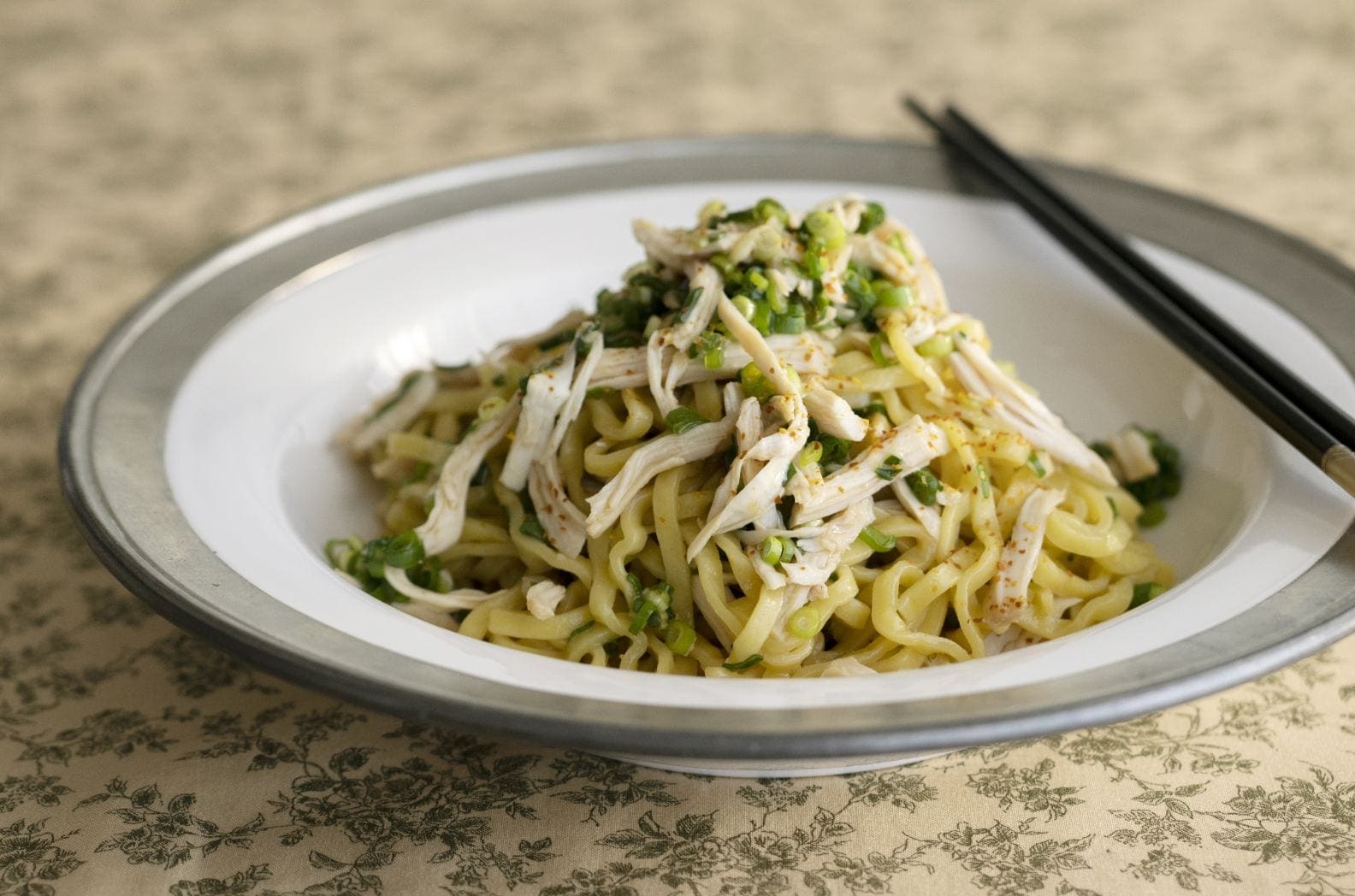 写真：サラダチキンのねぎあえ麺