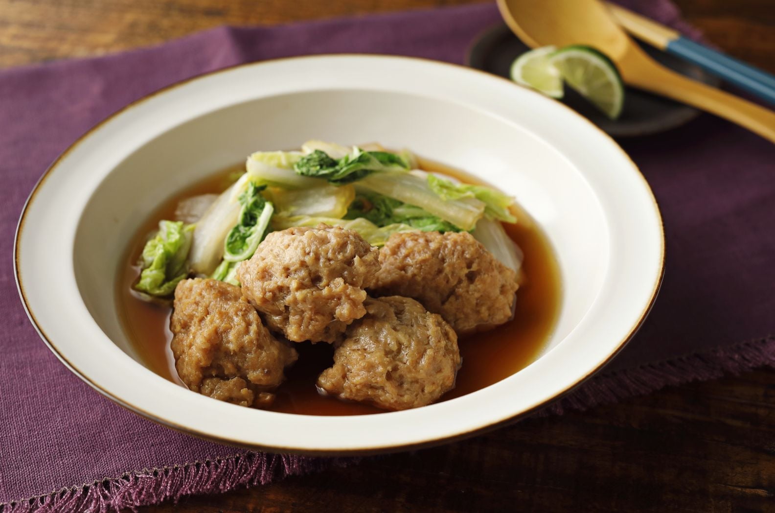 写真：肉団子と白菜の煮物