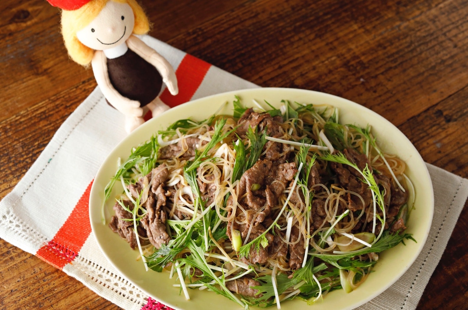 写真：焼肉と春雨のおかずサラダ