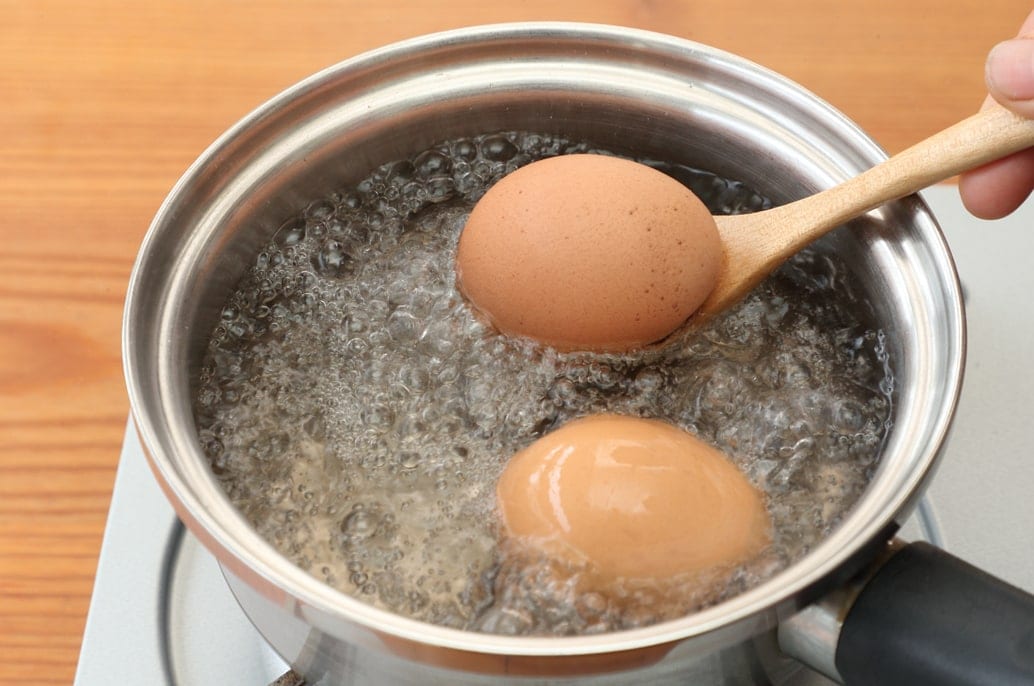お湯からゆでる場合のゆで卵の作り方：2