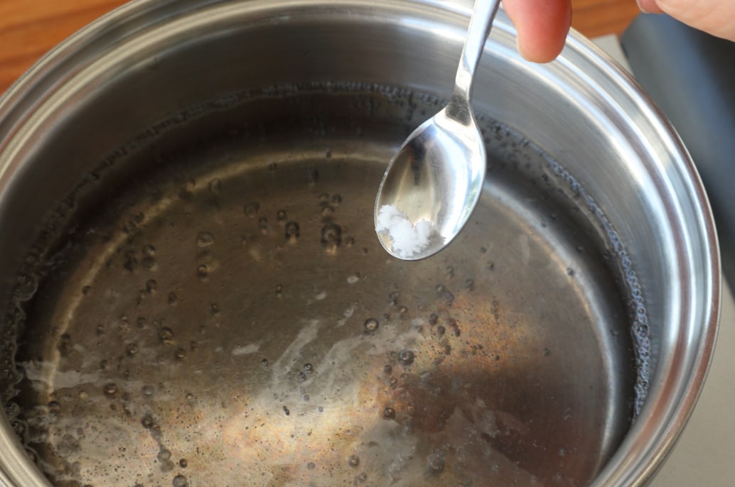 写真：豆腐の水切りの方法「お湯でゆでる」(1)