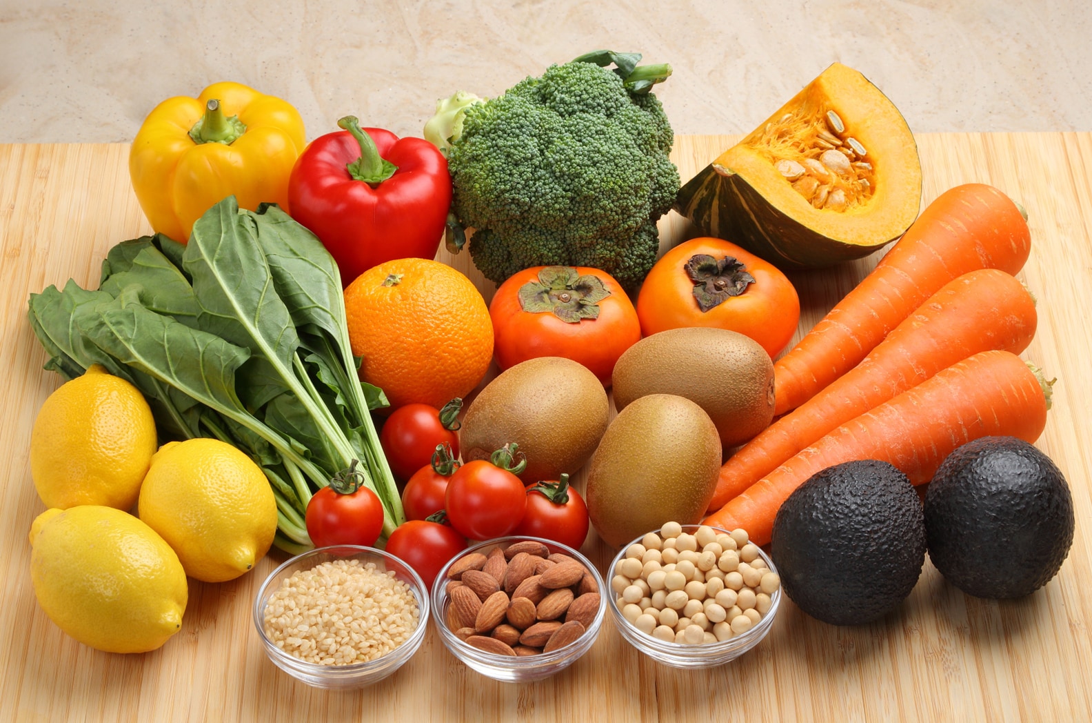 ビタミンはなぜ重要？ 種類と働き、食べ物からの効率的な摂り方