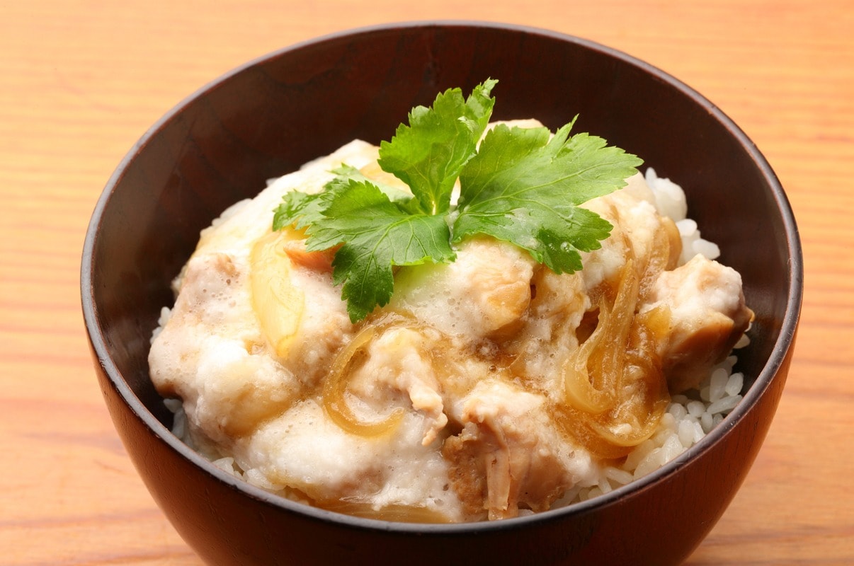 写真：卵なし！鶏肉と長芋の親子丼風【めんつゆで簡単】