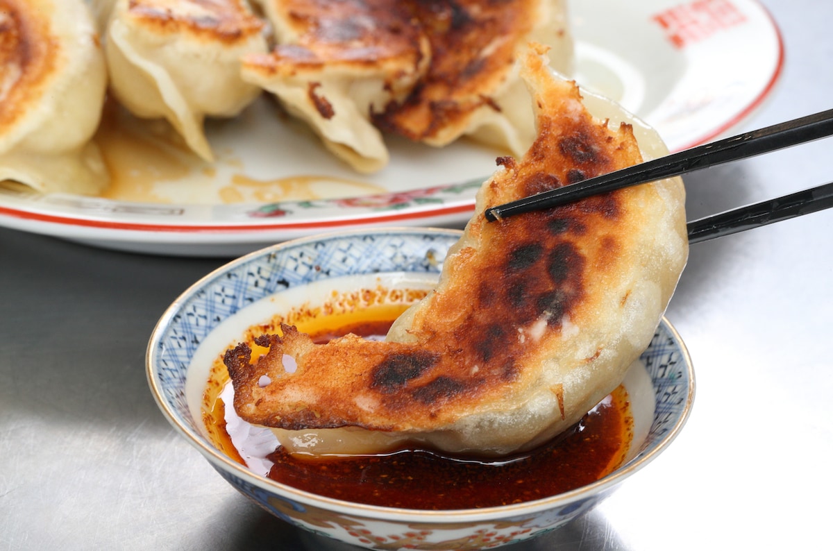 【プロ直伝】基本の餃子のレシピ・作り方。皮からでも意外と簡単！