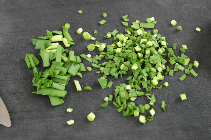 写真：左が約15mmに刻んだもの