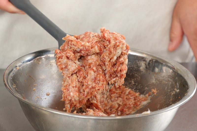 写真：粘りが出るまで混ぜる