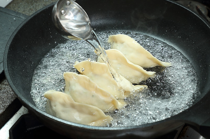 写真：湯160mlを加える