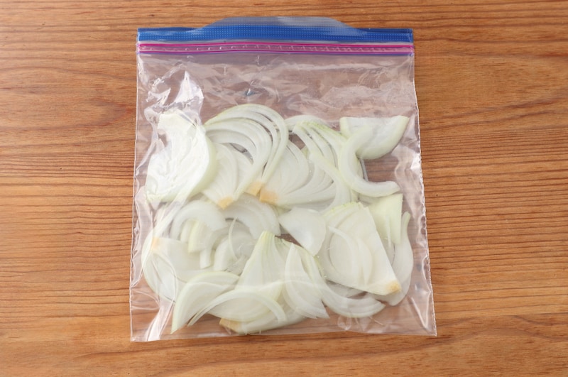 写真：空気を抜いて平らにする