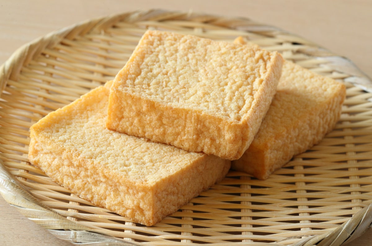 厚揚げは冷凍できる？保存のコツとおすすめの食べ方、油抜きの方法も